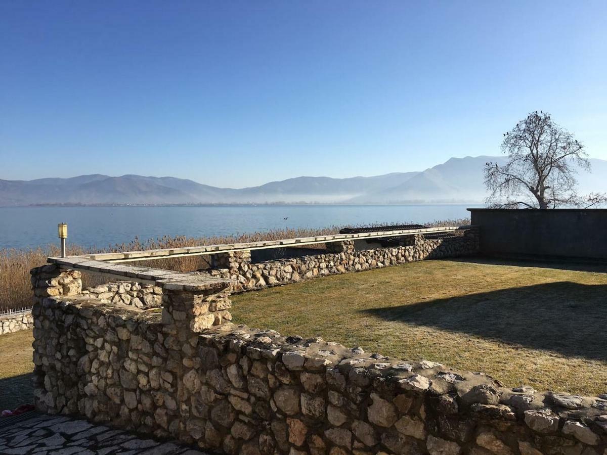 The Little Stone House By The Lake Касторія Екстер'єр фото