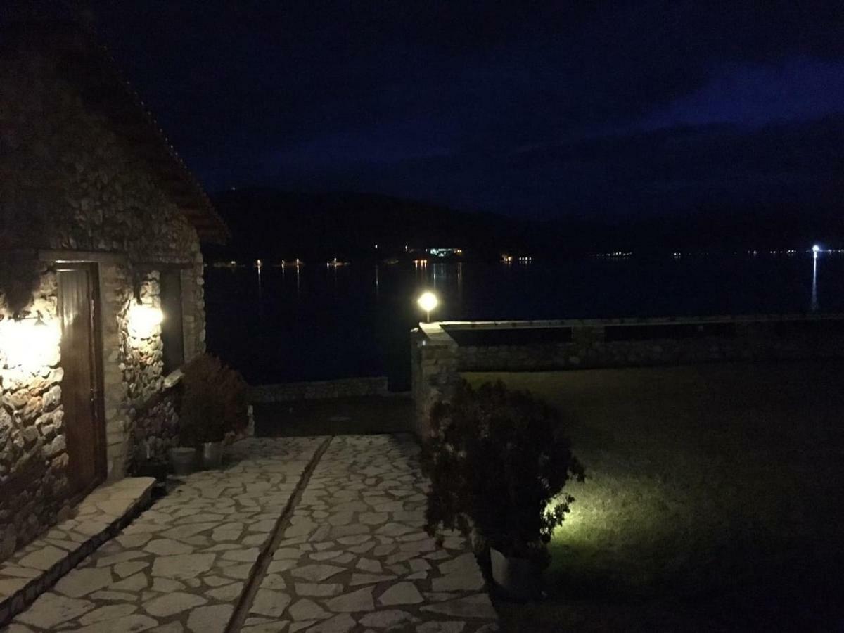The Little Stone House By The Lake Касторія Екстер'єр фото